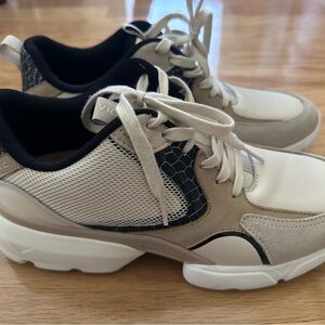 Vionic Women's Sneakers in Cream and Black